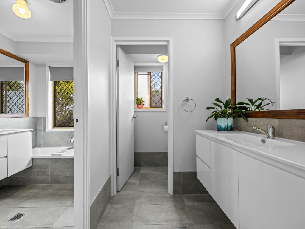 2 Murrumba Court, Flinders View, QLD 4305