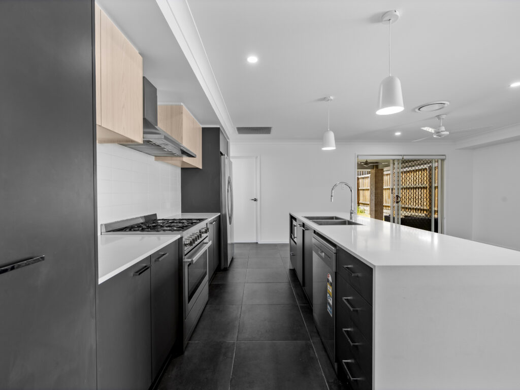 6 Loggers Court, White Rock, QLD 4306