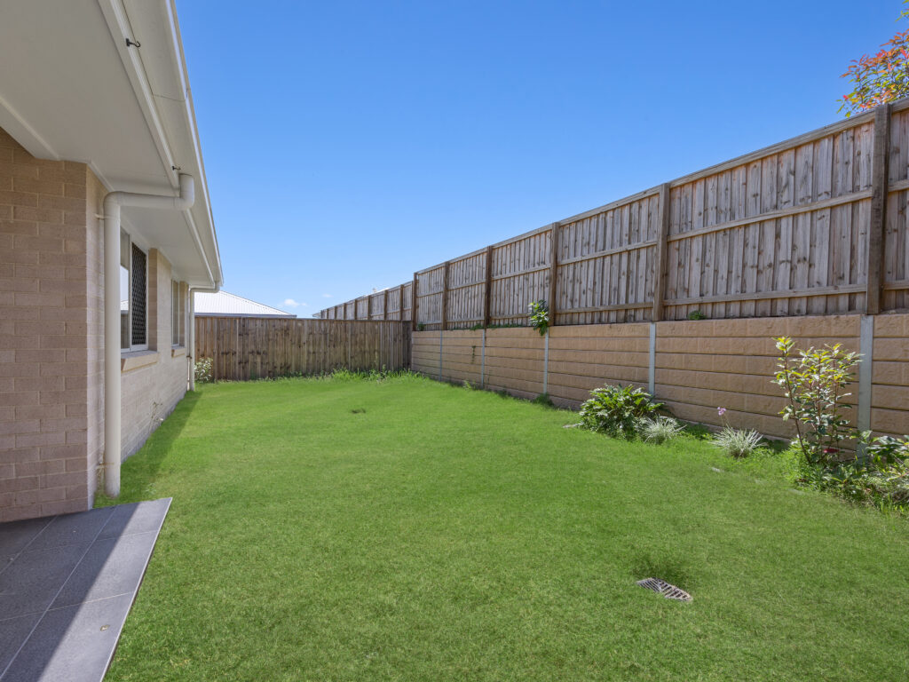 6 Loggers Court, White Rock, QLD 4306