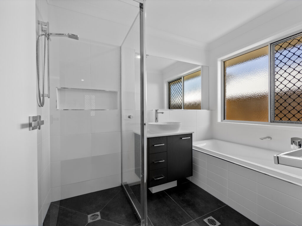 6 Loggers Court, White Rock, QLD 4306