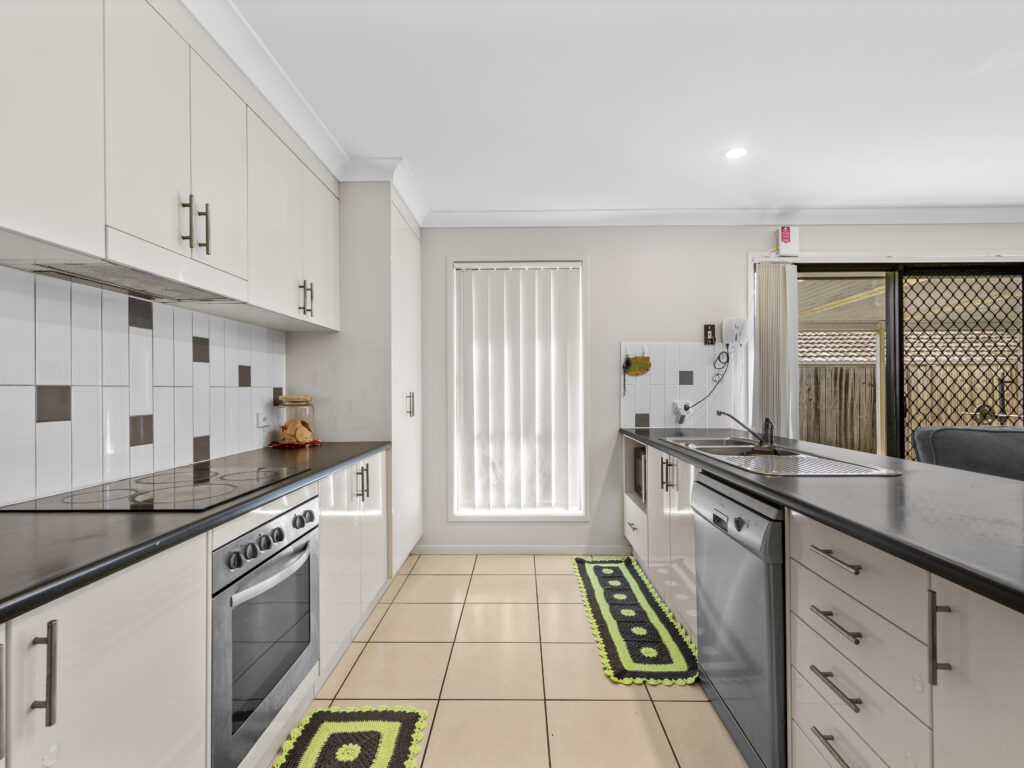 21 Brighton Street, Raceview, QLD 4305