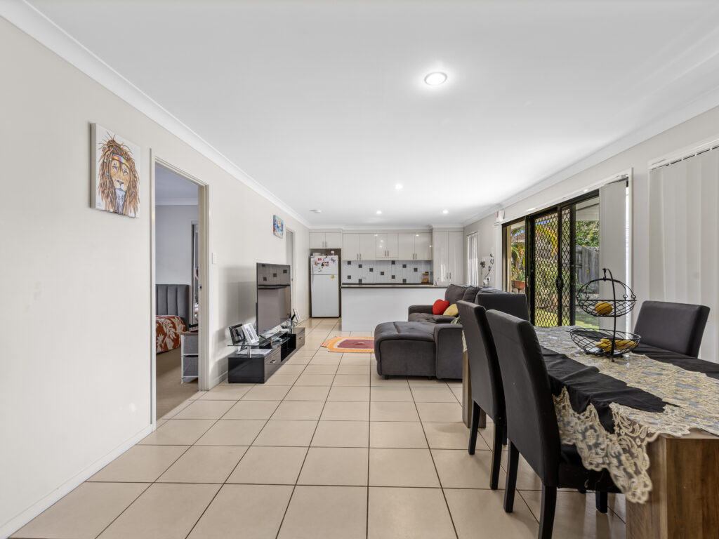 21 Brighton Street, Raceview, QLD 4305