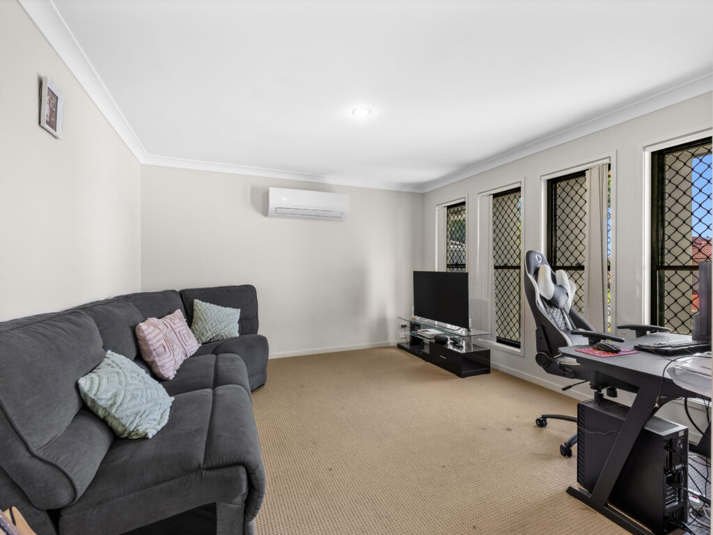 21 Brighton Street, Raceview, QLD 4305