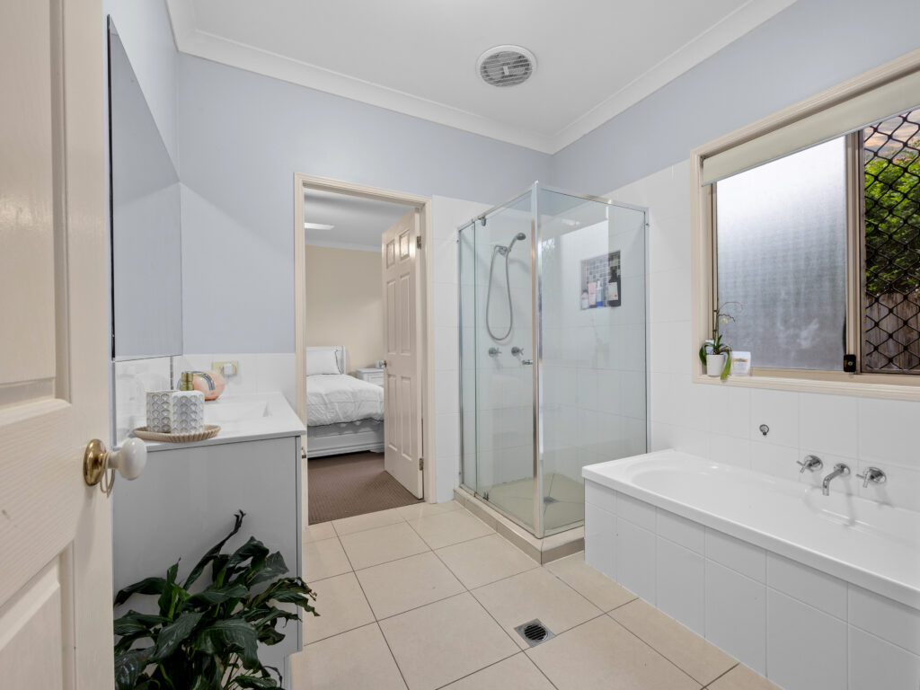 17 Sealy Street, Silkstone, QLD 4304