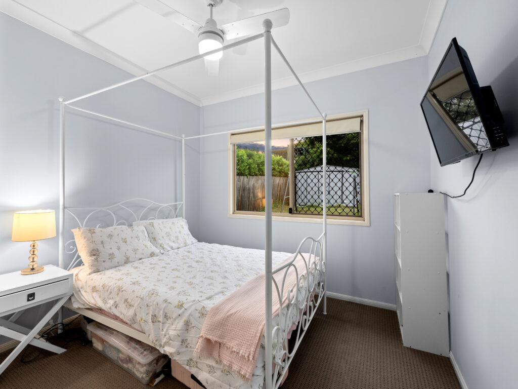 17 Sealy Street, Silkstone, QLD 4304