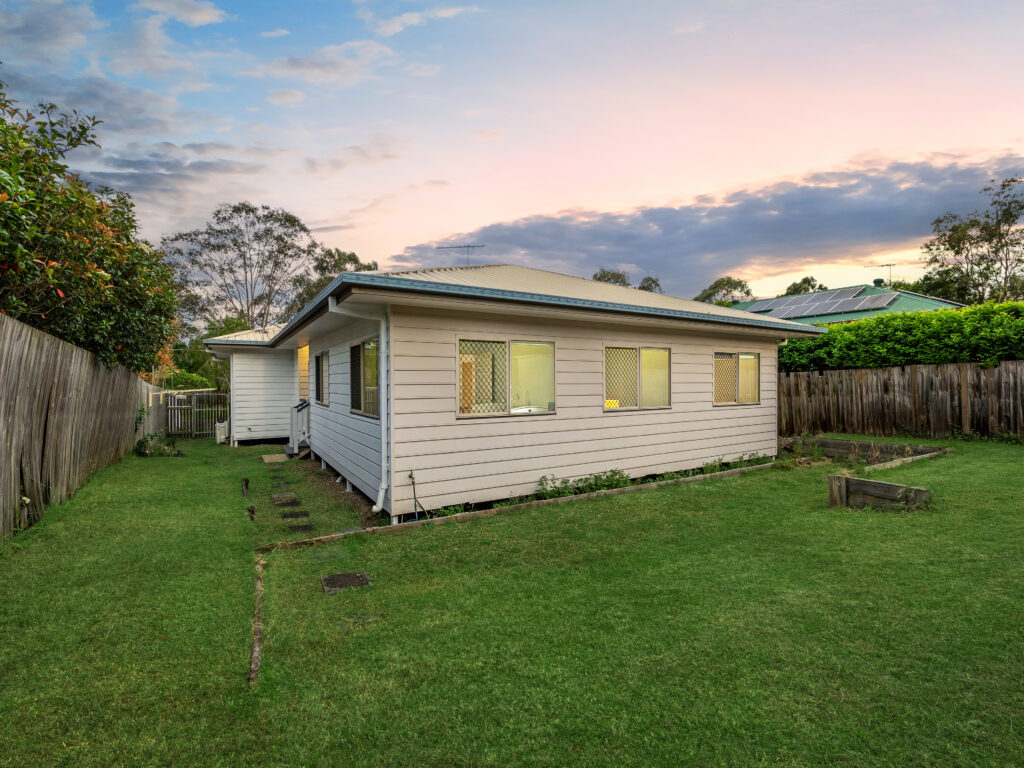 17 Sealy Street, Silkstone, QLD 4304