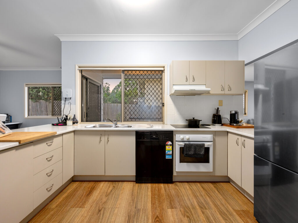 17 Sealy Street, Silkstone, QLD 4304