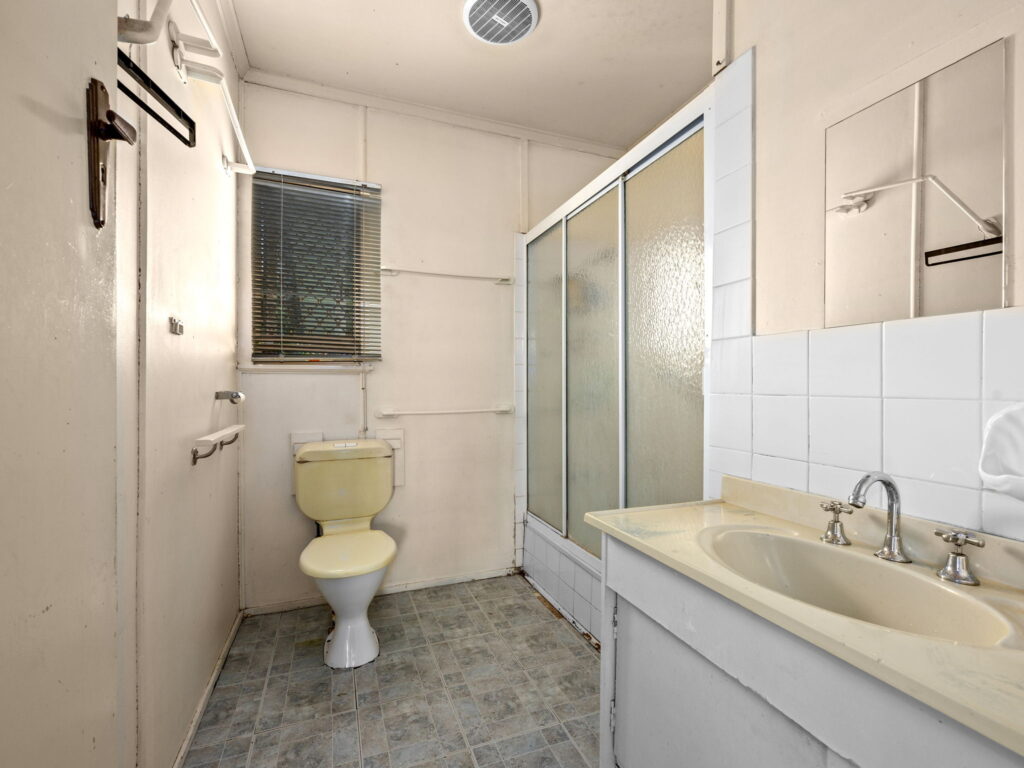 17 Leslie Street, East Ipswich, QLD 4305