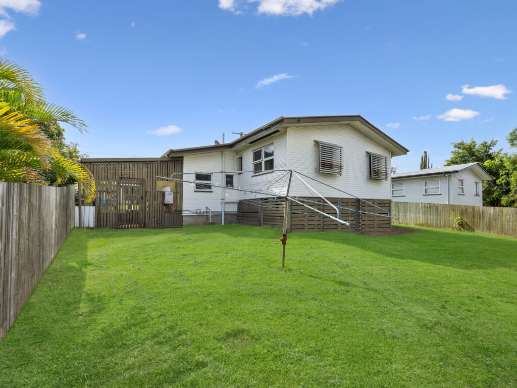 17 Leslie Street, East Ipswich, QLD 4305