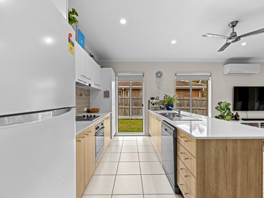 33 Tamatea Drive, Bellbird Park, QLD 4300