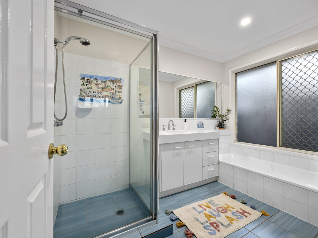 11 Bribie Place, Forest Lake, QLD 4078
