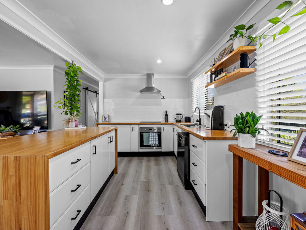 11 Murrumba Court, Flinders View, QLD 4305
