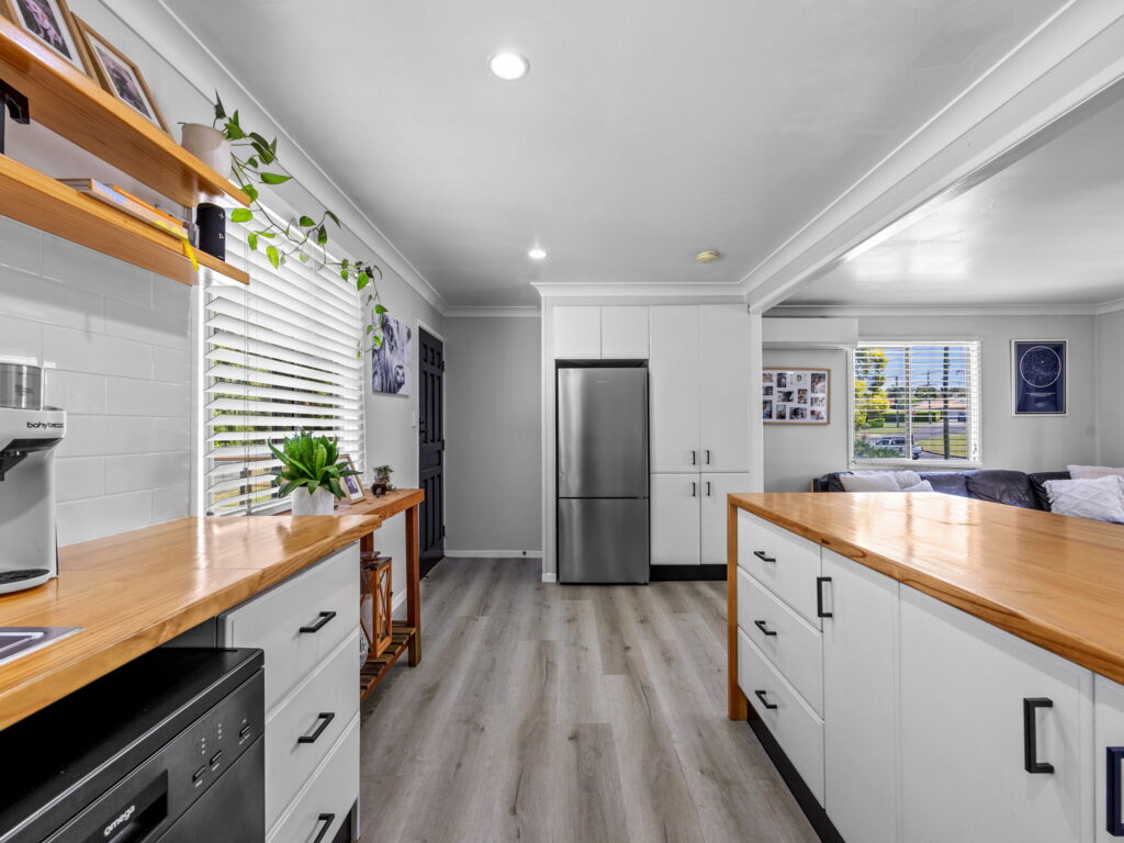 11 Murrumba Court, Flinders View, QLD 4305