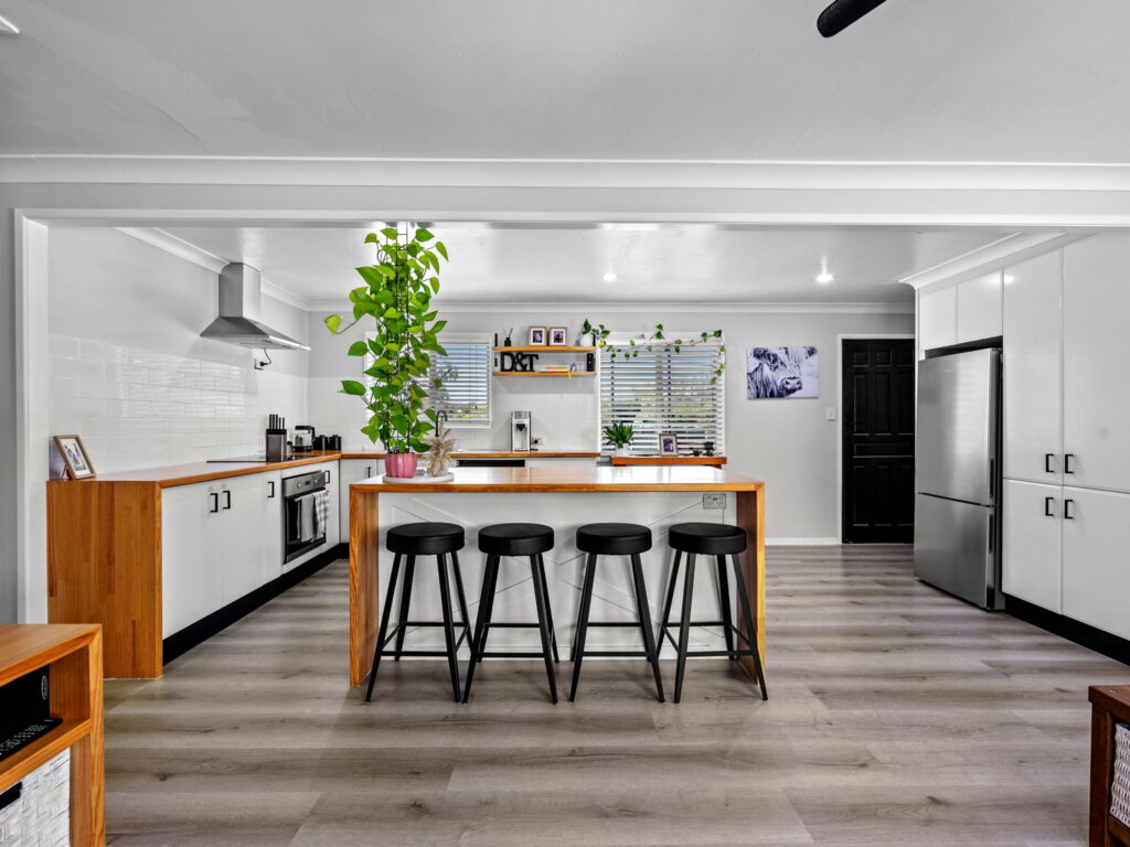 11 Murrumba Court, Flinders View, QLD 4305
