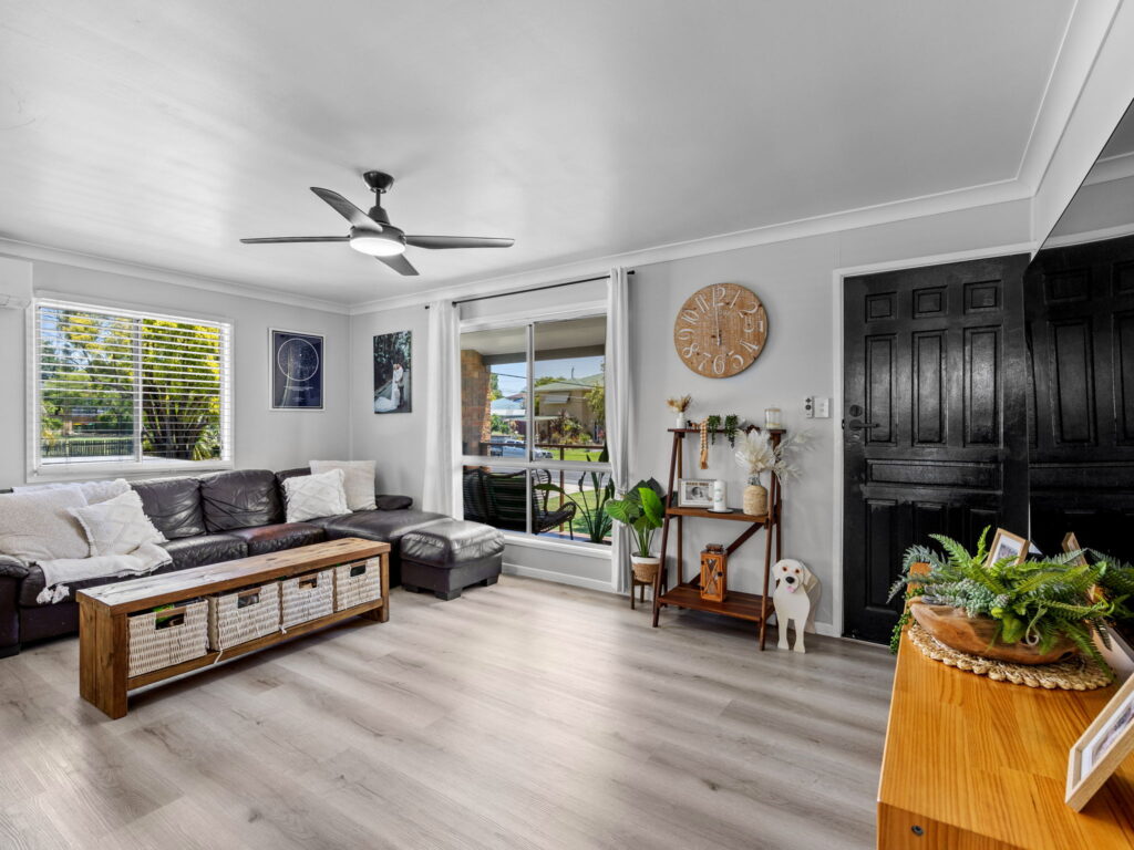 11 Murrumba Court, Flinders View, QLD 4305