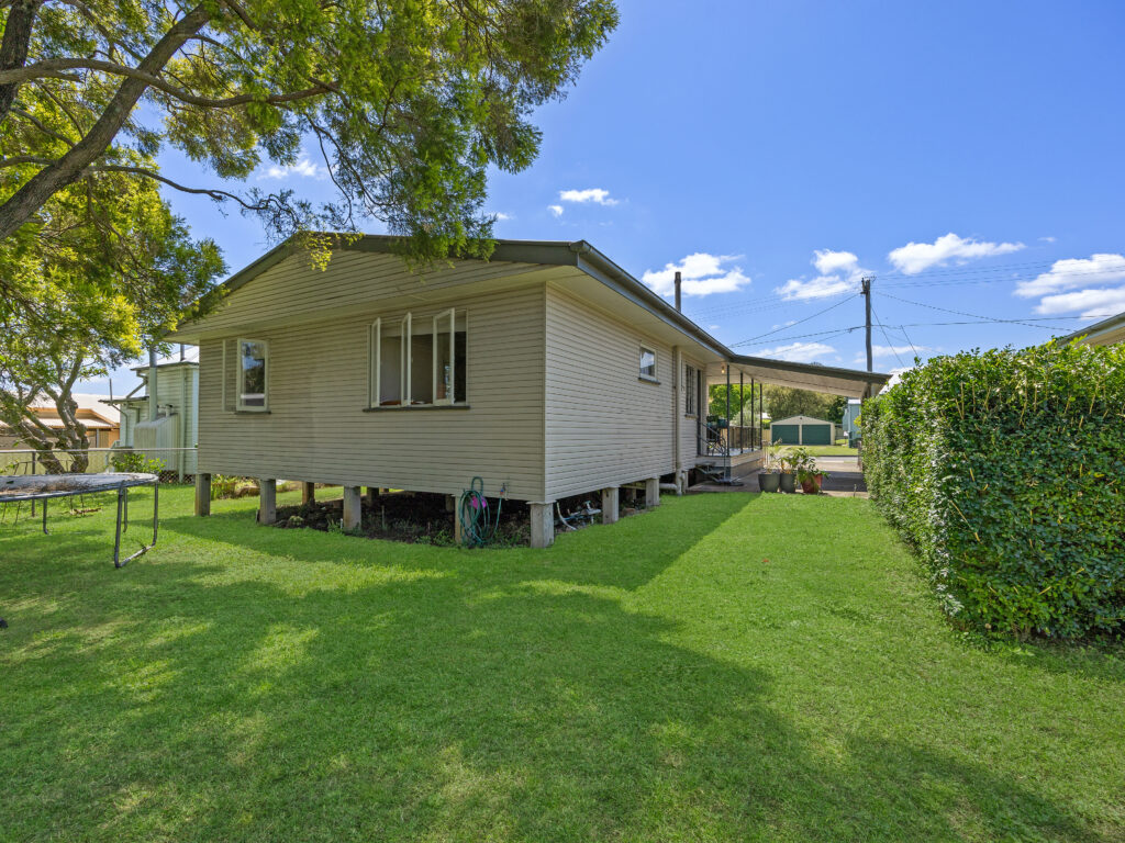 27 Thompson Street, Silkstone, QLD 4304