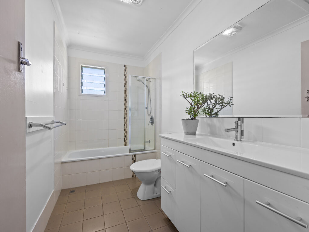27 Thompson Street, Silkstone, QLD 4304