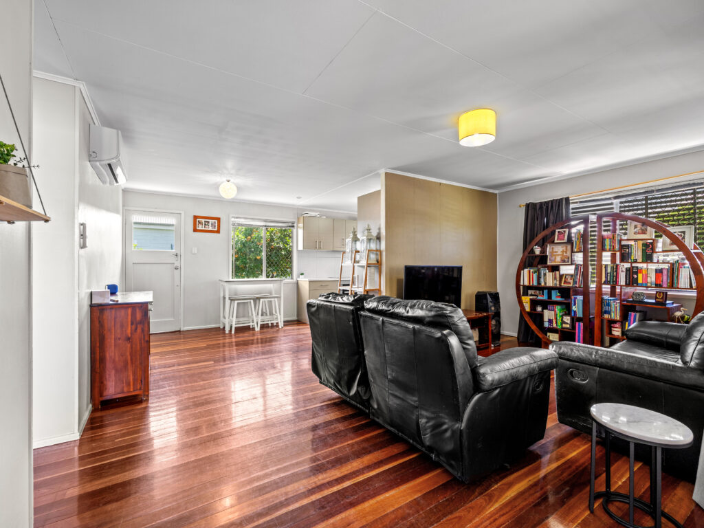 27 Thompson Street, Silkstone, QLD 4304