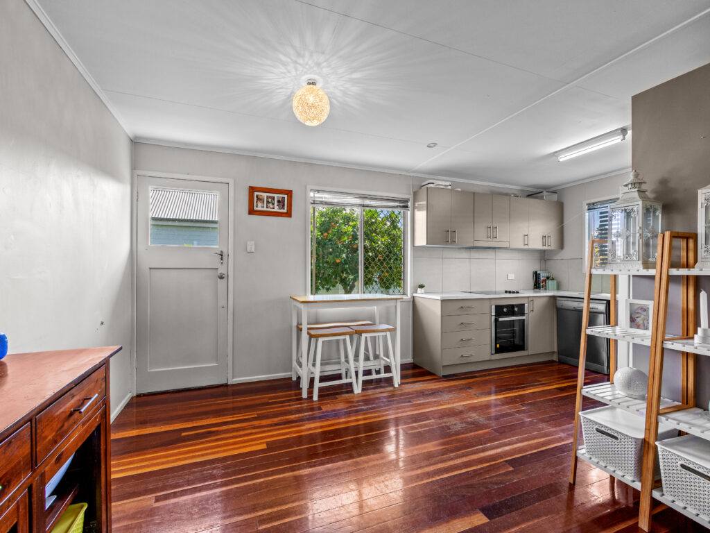 27 Thompson Street, Silkstone, QLD 4304