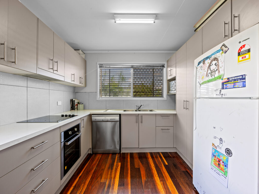 27 Thompson Street, Silkstone, QLD 4304