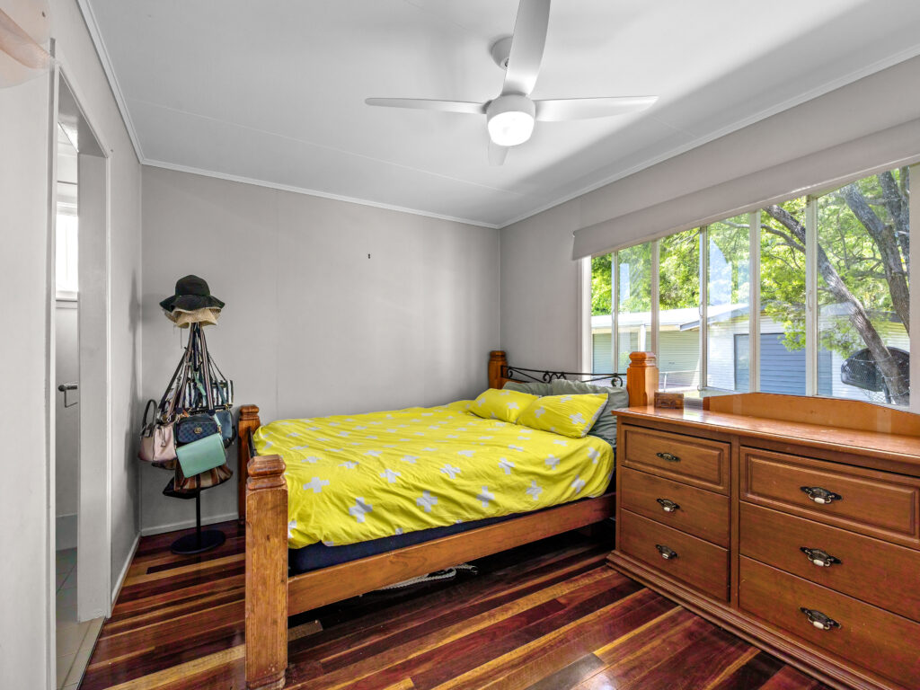 27 Thompson Street, Silkstone, QLD 4304