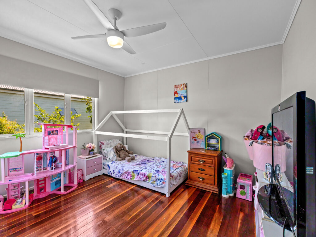 27 Thompson Street, Silkstone, QLD 4304