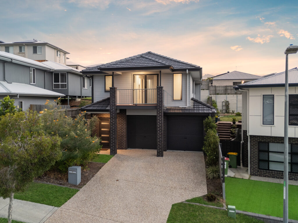 8 Haddington Place, Spring Mountain, QLD 4300
