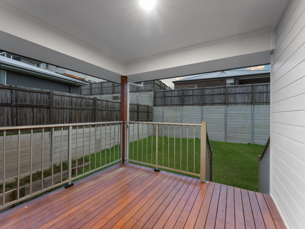 8 Haddington Place, Spring Mountain, QLD 4300