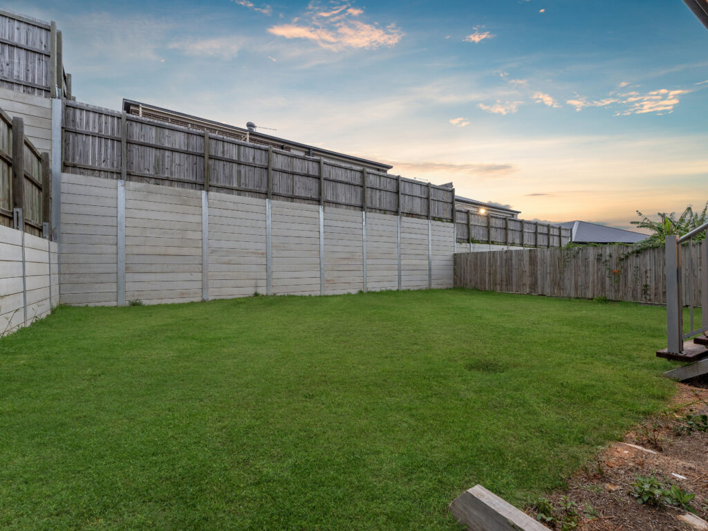 8 Haddington Place, Spring Mountain, QLD 4300
