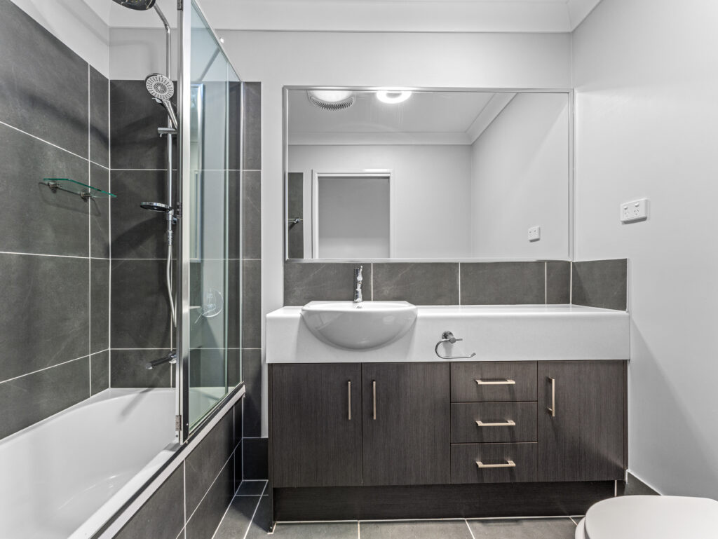 8 Haddington Place, Spring Mountain, QLD 4300