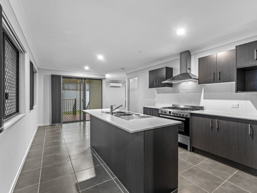 8 Haddington Place, Spring Mountain, QLD 4300