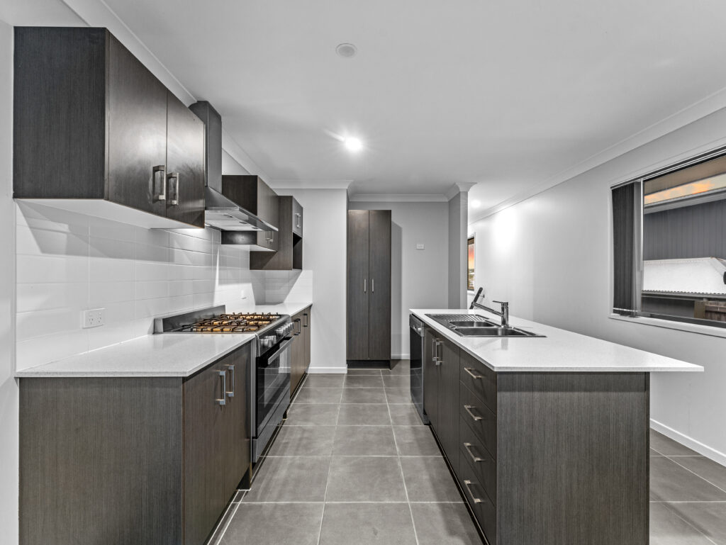 8 Haddington Place, Spring Mountain, QLD 4300