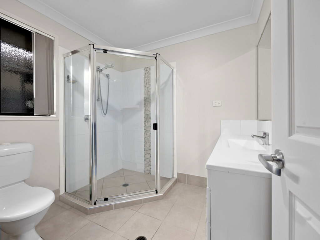 2 Kingsburgh Street, Raceview, QLD 4305