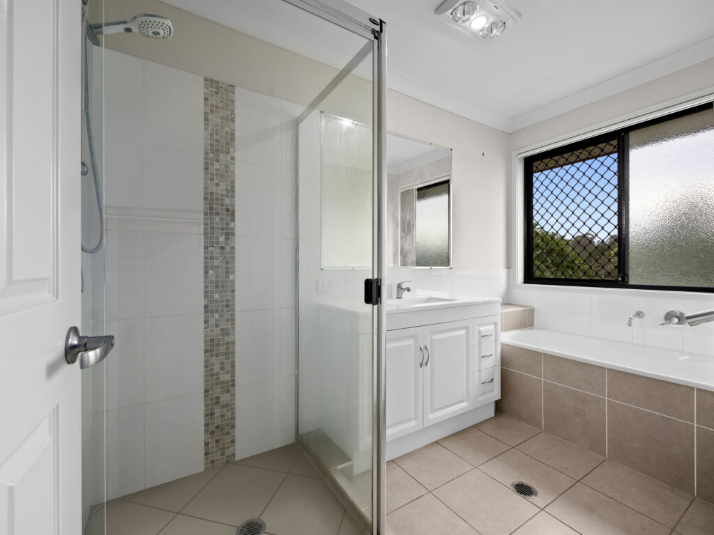 2 Kingsburgh Street, Raceview, QLD 4305