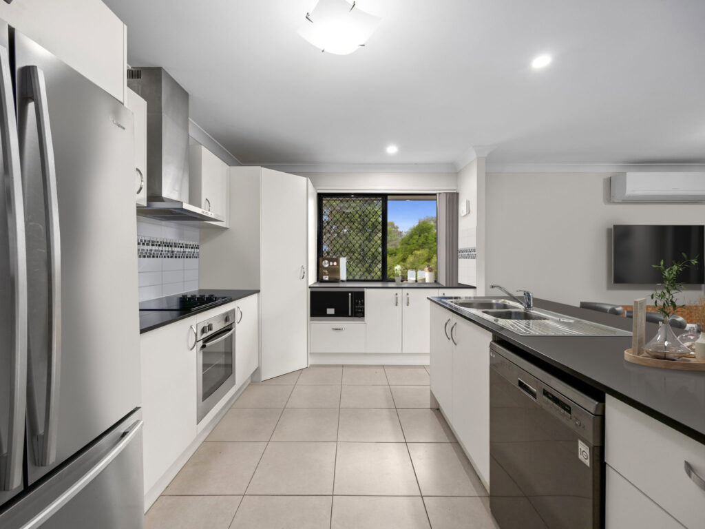 2 Kingsburgh Street, Raceview, QLD 4305