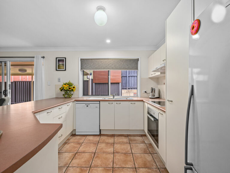 92 Oswin Street, Acacia Ridge QLD 4110
