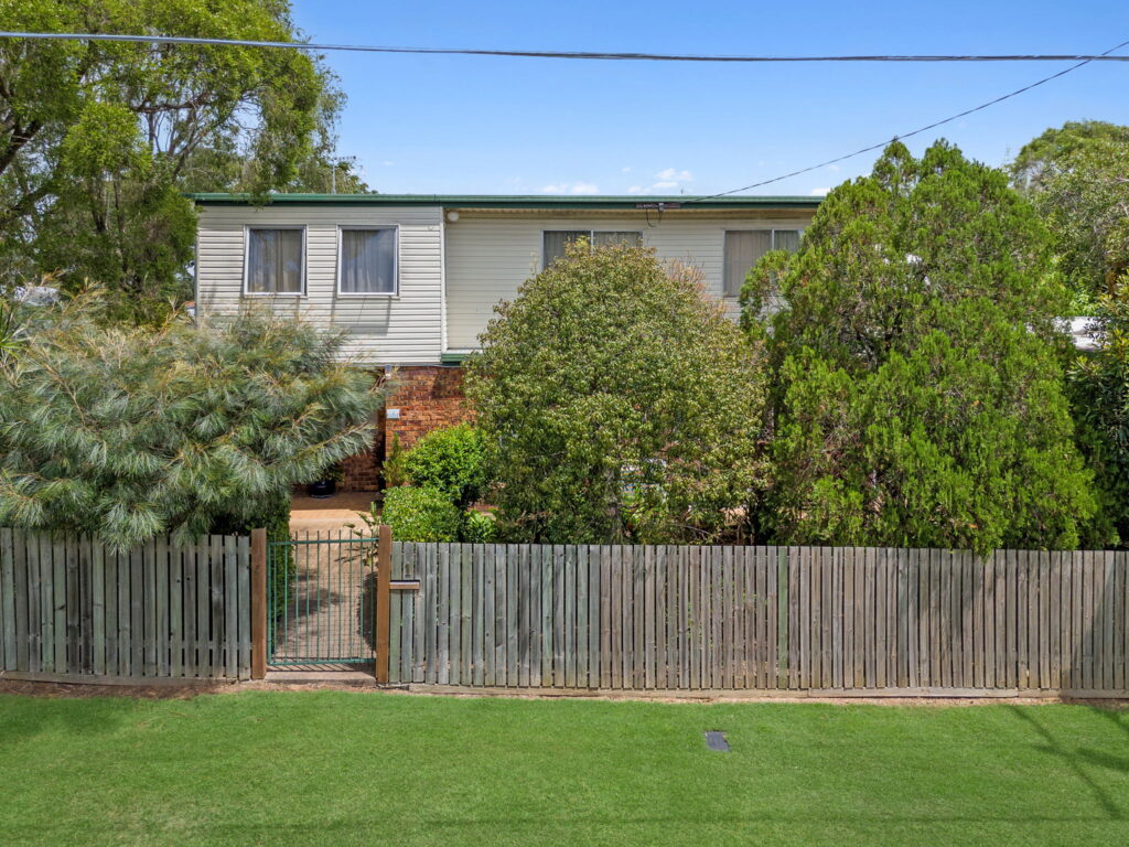1 William Street, Blackstone, QLD 4304
