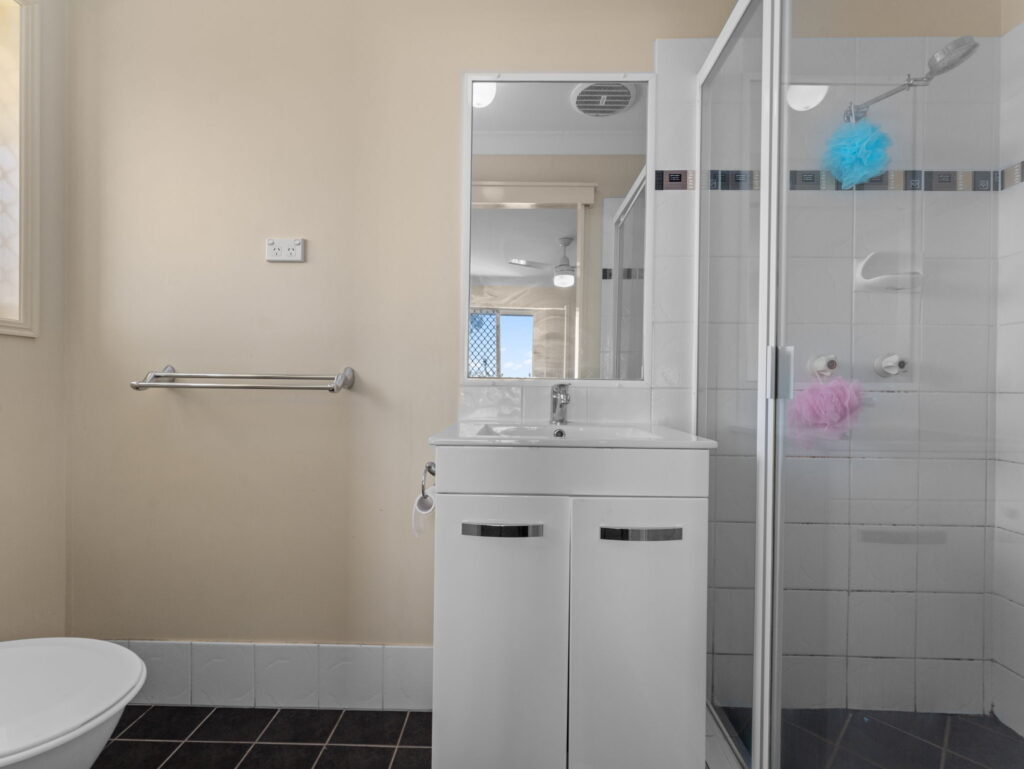 19 Willow Close, Raceview, QLD 4305
