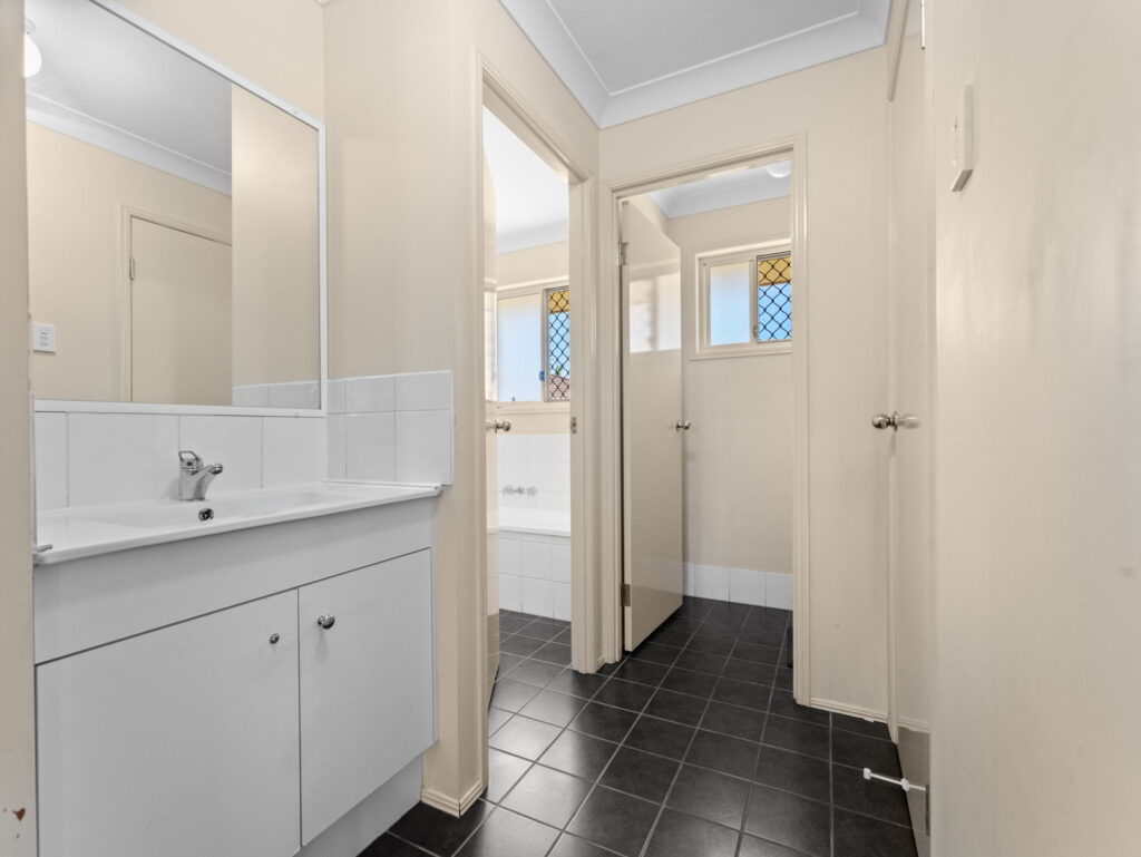 19 Willow Close, Raceview, QLD 4305