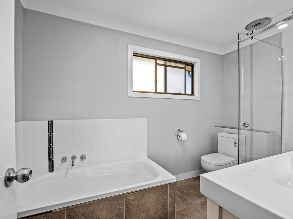 142 Lockyer View Road, Wivenhoe Pocket, QLD 4306