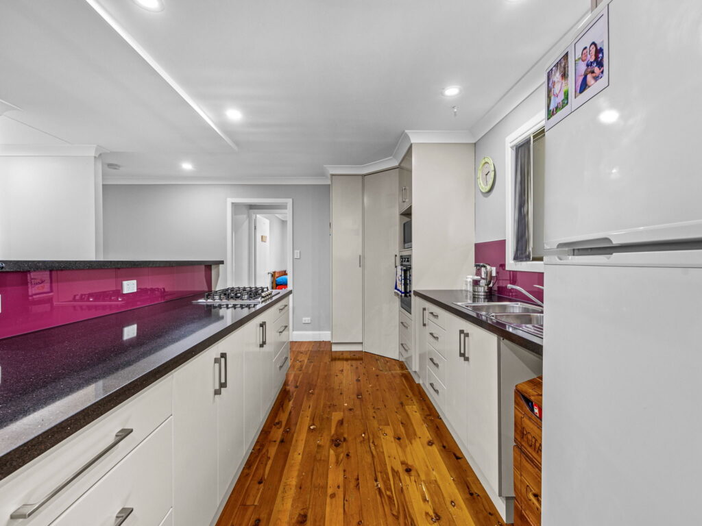 142 Lockyer View Road, Wivenhoe Pocket, QLD 4306