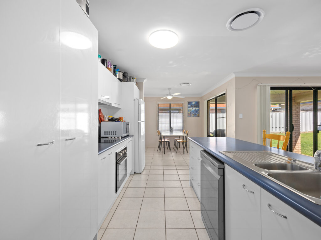 11 Dewhurst Crescent, Raceview, QLD 4305
