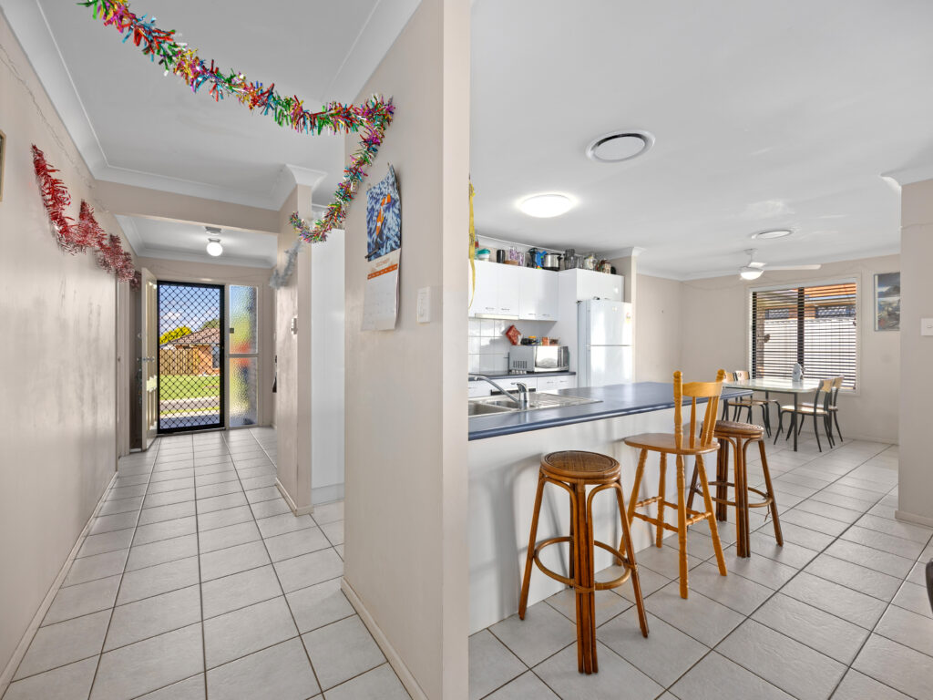 11 Dewhurst Crescent, Raceview, QLD 4305