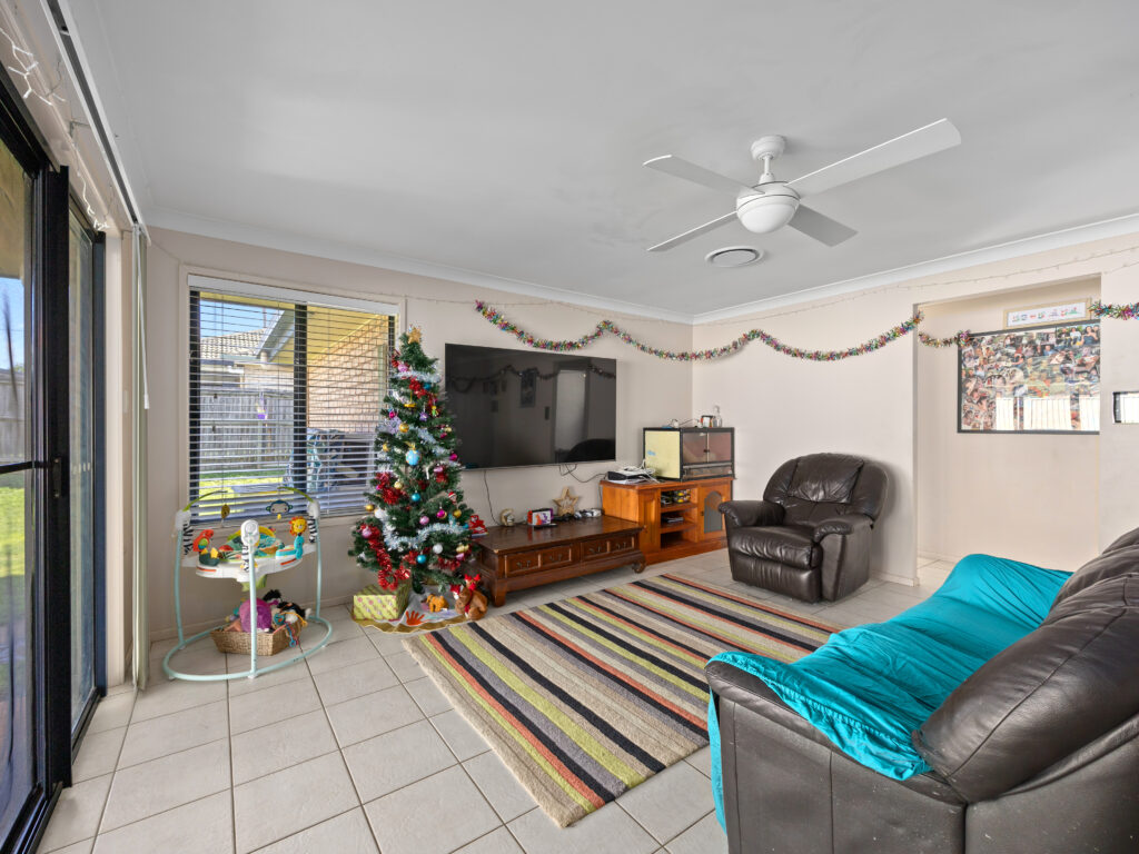 11 Dewhurst Crescent, Raceview, QLD 4305
