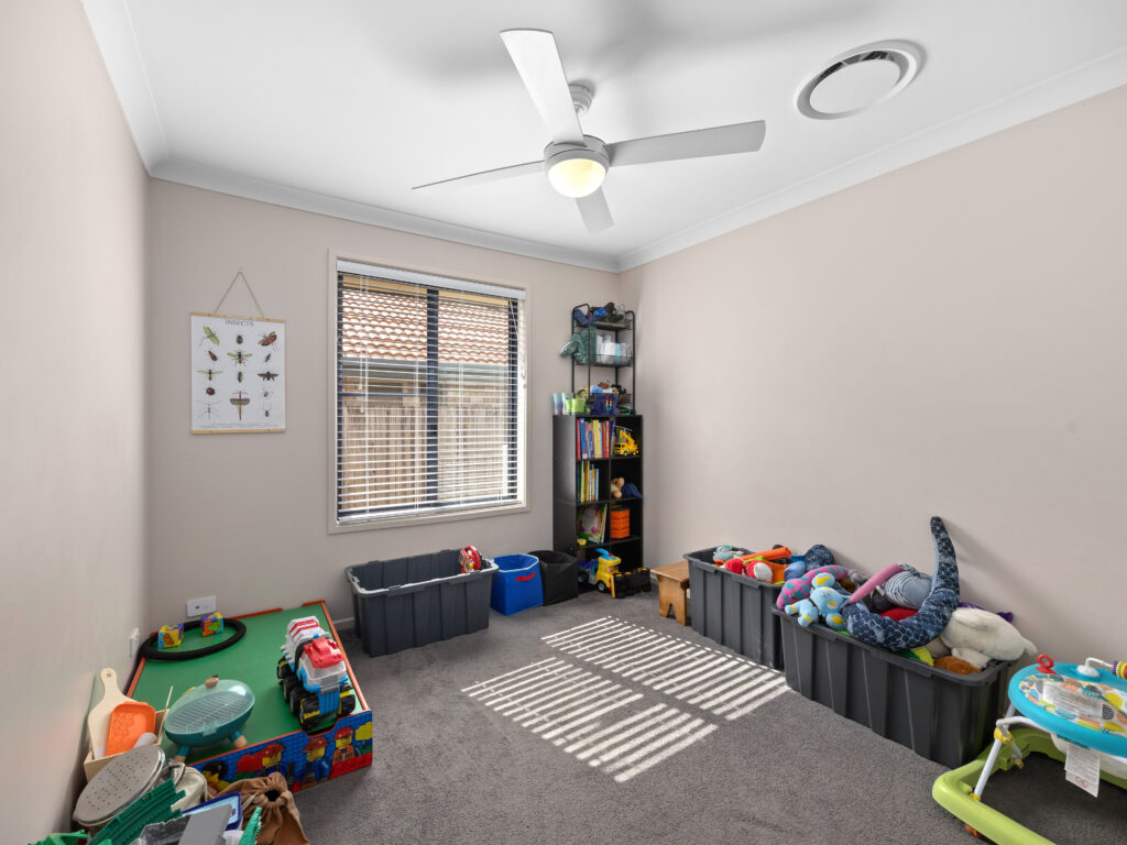 11 Dewhurst Crescent, Raceview, QLD 4305