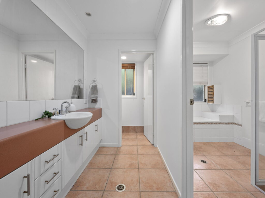25 Katherine Court, Karalee, QLD 4306