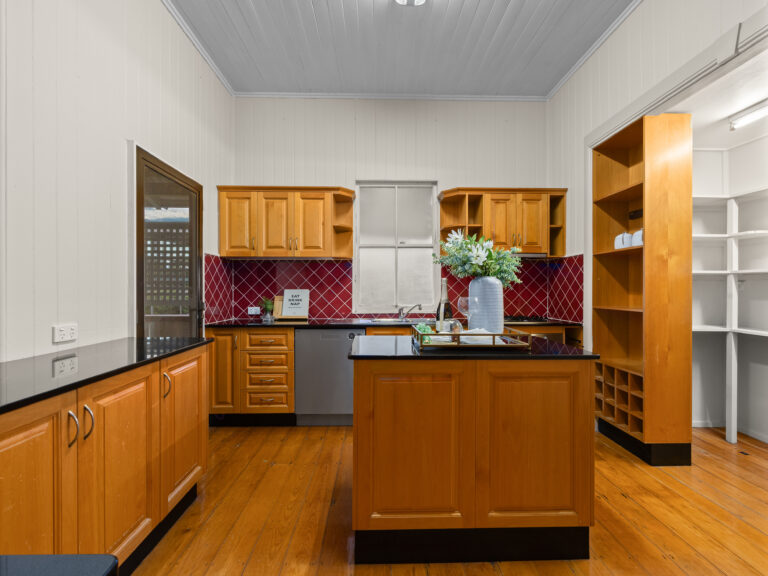 17 Salisbury Road, Ipswich, QLD 4305
