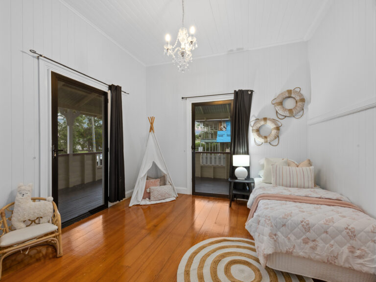 17 Salisbury Road, Ipswich, QLD 4305