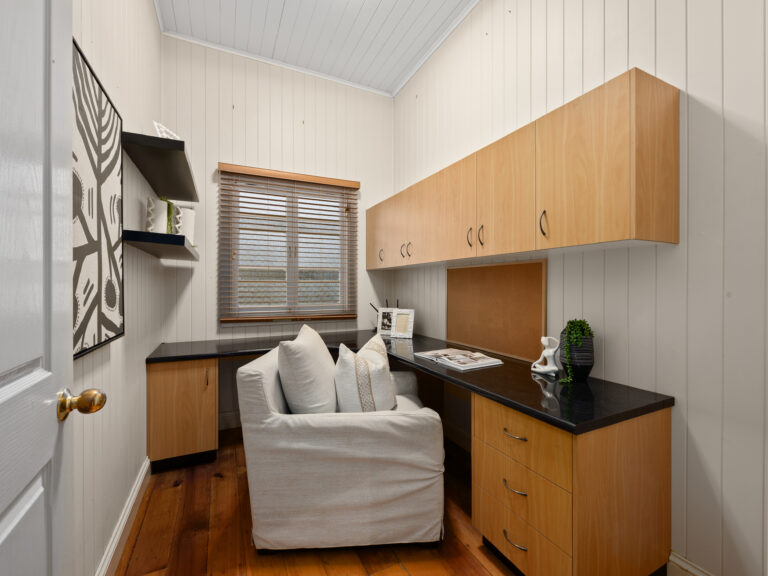 17 Salisbury Road, Ipswich, QLD 4305