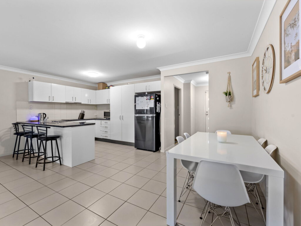 3 Jonathon Court, Flinders View, QLD 4305